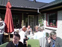 080517-144-James60  Alle nyder solen