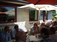 maj juni 2008 093  Ved frokostbordet