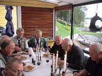 DSC00591  - og så skal der guffes. Det smagte rigtigt godt.