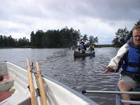 090816-1220  Kanoerne fulgte pænt efter følgebåden