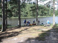 090816-1230  Alle er ankommet til frokost-pladsen