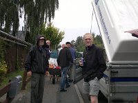 14082011053  Endelig hjemme efter en fantastisk god tur. Vognene tømmes.