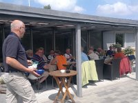 2014-06-05-921  Så er vi placeret omkring bordet på Jespers terrasse