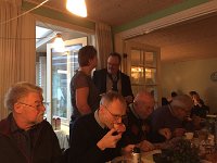 IMG 0833  Gæsterne er placeret ved bordene