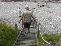S2610013  Efter froskost var det tid til en spadseretur ned til stranden.