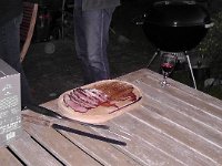 S2610034  Den var vist lidt for rød for nogle af deltagerne, så den fik lidt mere på grillen