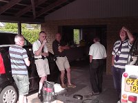 S2620013  Hjemme igen i Jespers carport. Det havde været en pragtfuld tur med god mad, godt kammeratskab og skøn natur. Det kan vi godt gentage en anden gang. Tak til alle for en vellykket tur.