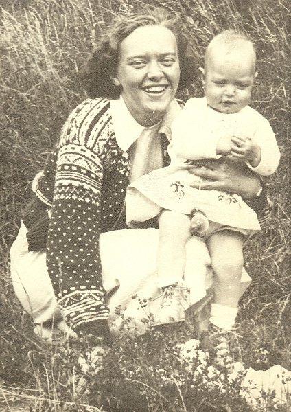 Anni-0024-a.jpg - Gudrun og Anni