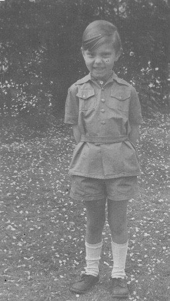 Album11-0007a.jpg - Mig - på besøg i farmors have