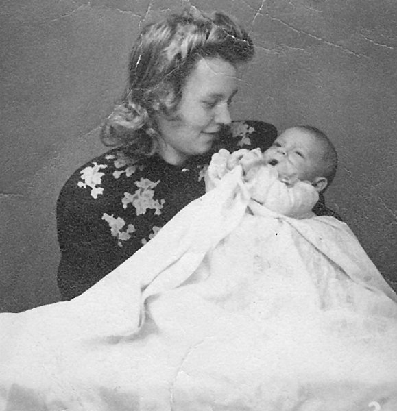Album11-0007b.jpg - Min mor og mig - tror nok, at det er mig