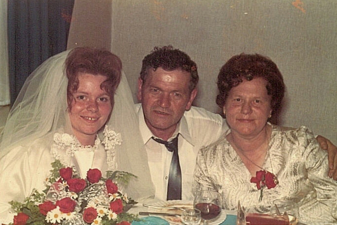 016x.jpg - Benthe, Frode og min Mor ved Benthes bryllup
