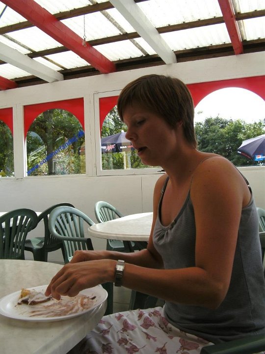 BILD0148.JPG - Så er der serveret pandekage med is