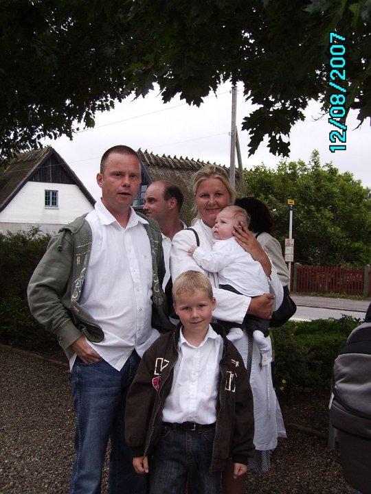 070812-446-Oscardaab.JPG - 12-8-07: Til barnedåb: Martin, Brian, Martin (storebror), Charlotte og Oscar.