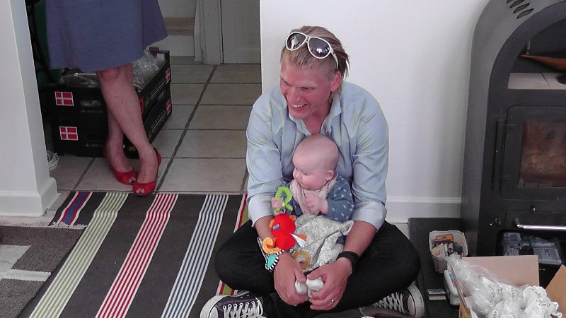 S2570026.JPG - Gæsterne kigger på.