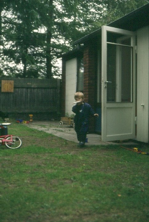 101-0017.jpg - Martin i haven i Fredensborg.