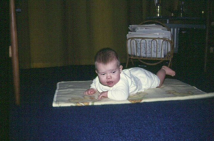 13-2-0013.jpg - Man kan ikke kravle endnu, men det er tæt på